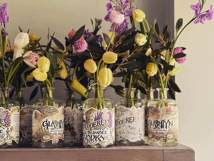 Fresh Flowers & Foliage in The Fyn bar